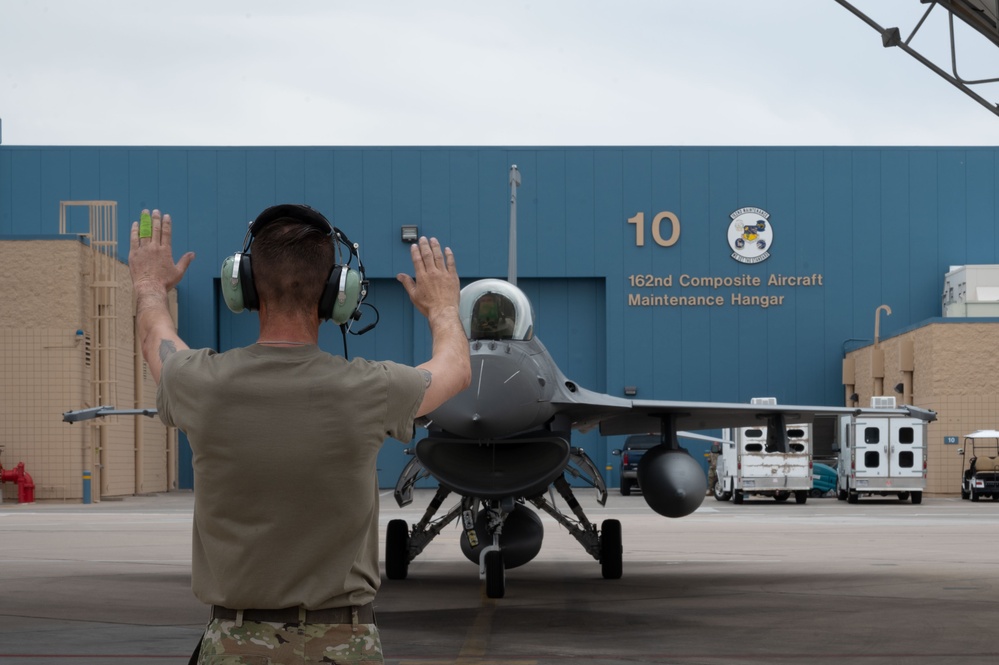 MORRIS ANGB RECEIVES INITIAL DELIVERY OF SLOVAK F-16 BLOCK 70 AIRCRAFT