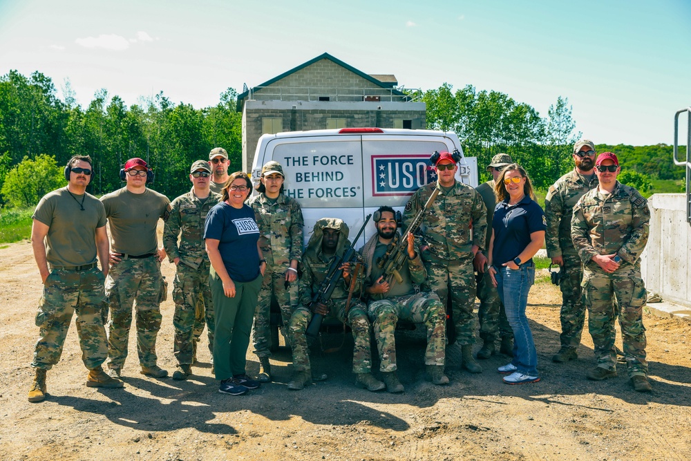 USO Visits Airmen at Camp Ripley