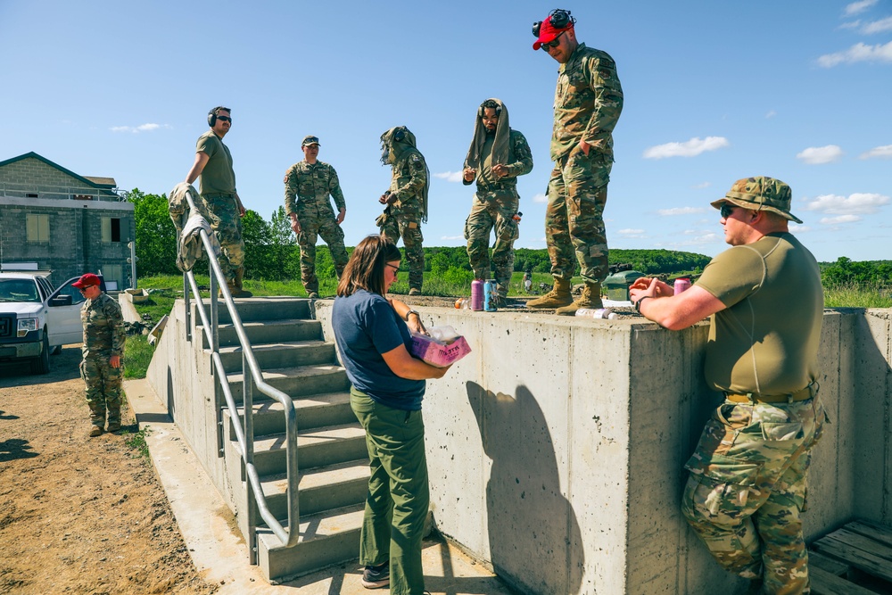 USO Visits Airmen at Camp Ripley