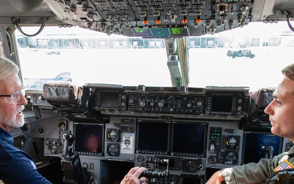 Honorary Commanders tour the 436th MGG