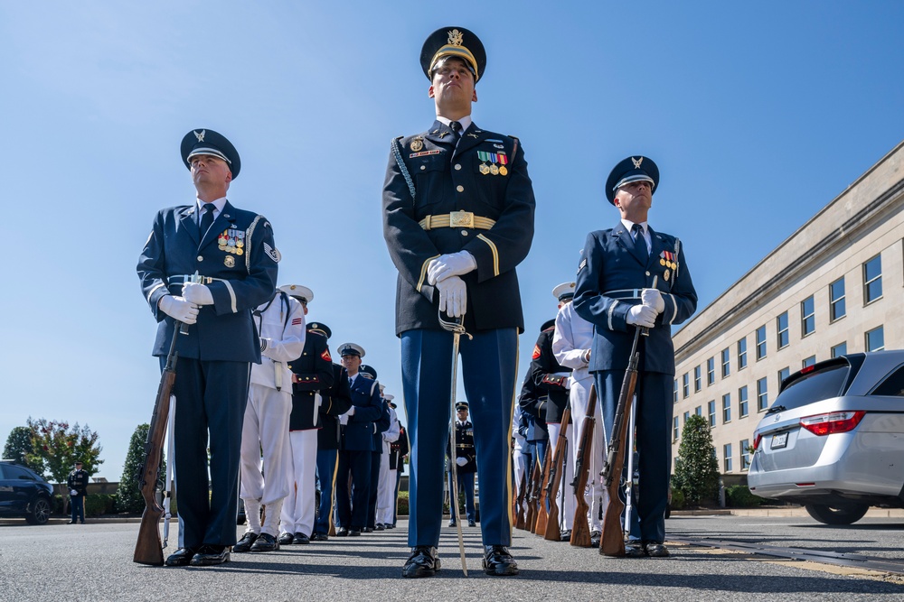 SD Hosts Ukraine MoD at Pentagon