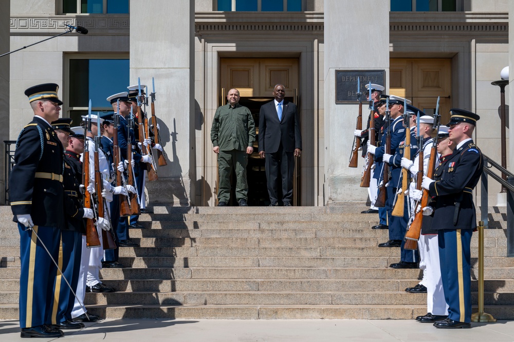 SD Hosts Ukraine MoD at Pentagon