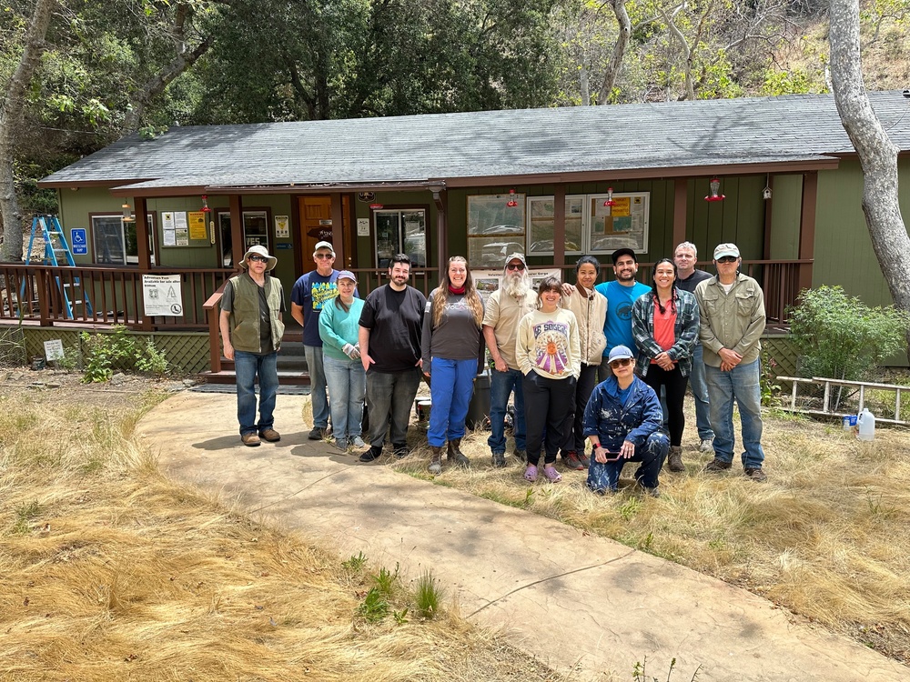 NAVFAC EXWC volunteers help spruce up national park visitor center