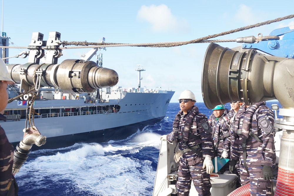 Indonesian Navy Frigate conducts replenishment at sea with USNS Pecos during RIMPAC 2024