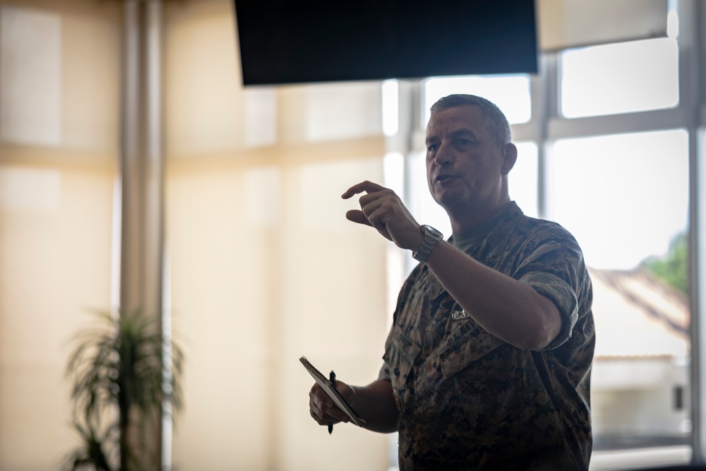 31st MEU | III MEF Sgt. Maj. and CMC visit