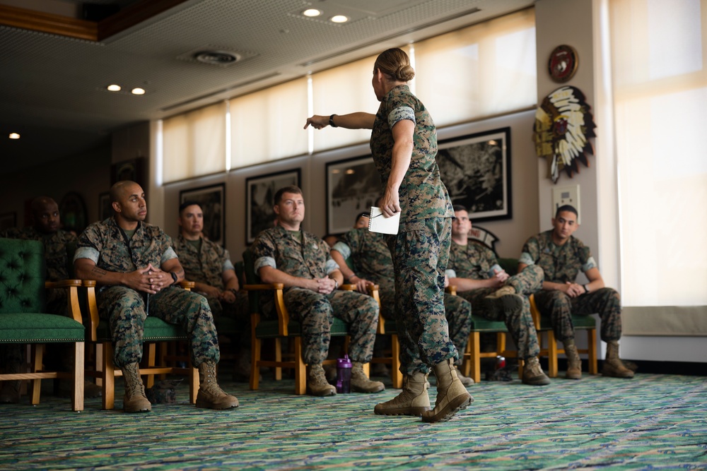 31st MEU | III MEF Sgt. Maj. and CMC visit