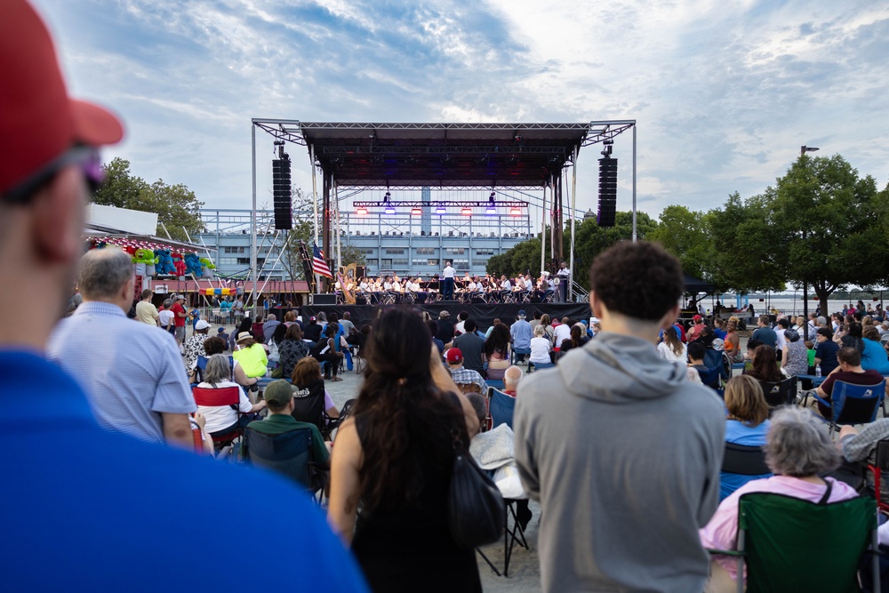 The U.S. Army Band and Chorus perform Fourth of July concert in Philadelphia