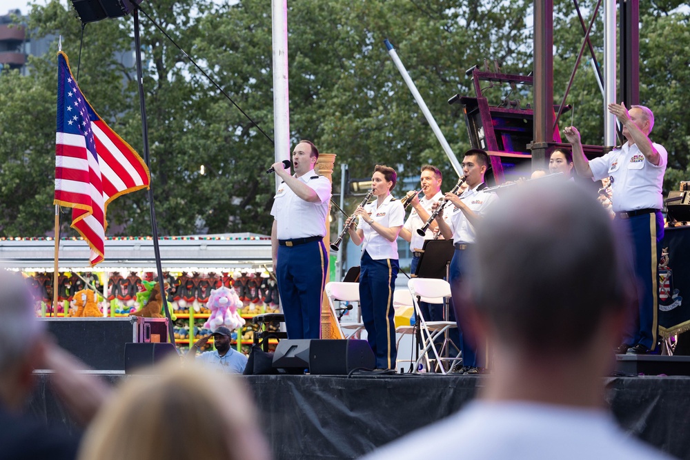 The U.S. Army Band and Chorus perform Fourth of July concert in Philadelphia