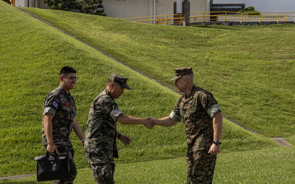 III MEF leadership visit with ROK Maj. Gen. Ju
