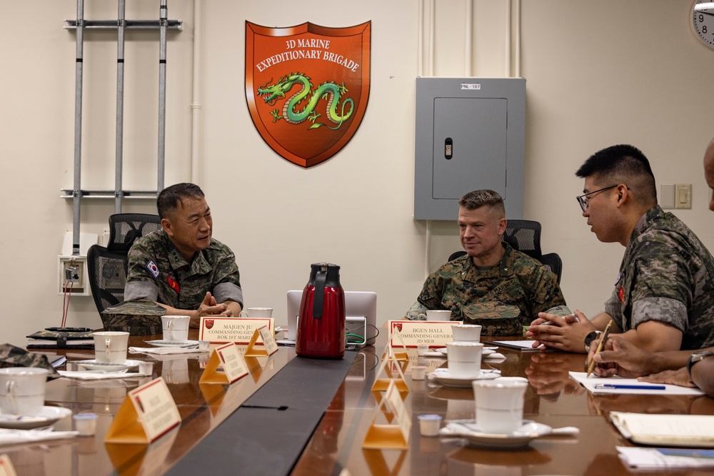 III MEF leadership visit with ROK Maj. Gen. Ju