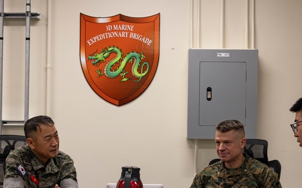 III MEF leadership visit with ROK Maj. Gen. Ju
