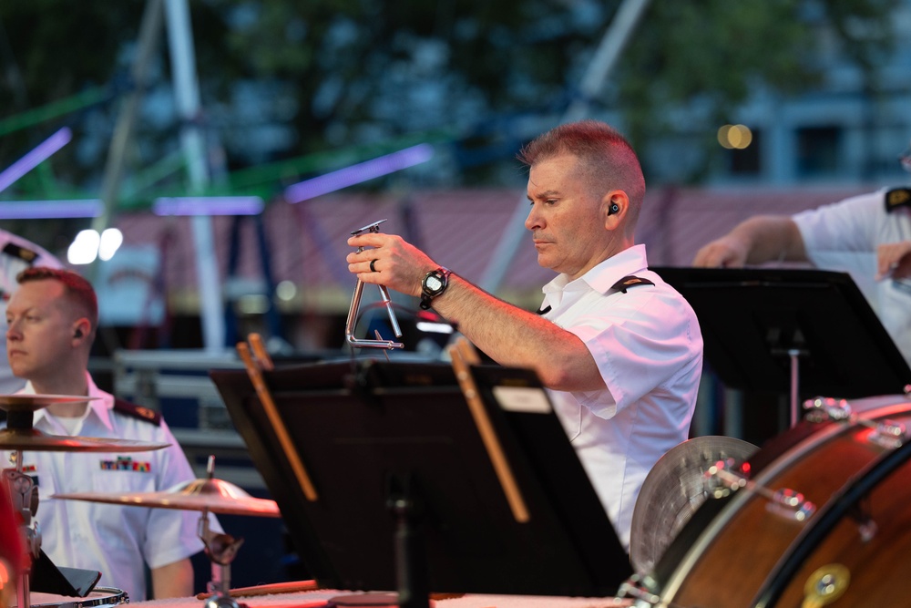 The U.S. Army Band and Chorus perform Fourth of July concert in Philadelphia