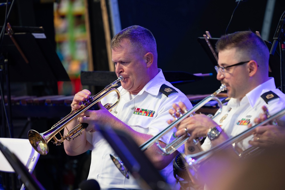 The U.S. Army Band and Chorus perform Fourth of July concert in Philadelphia