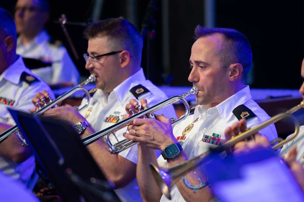 The U.S. Army Band and Chorus perform Fourth of July concert in Philadelphia