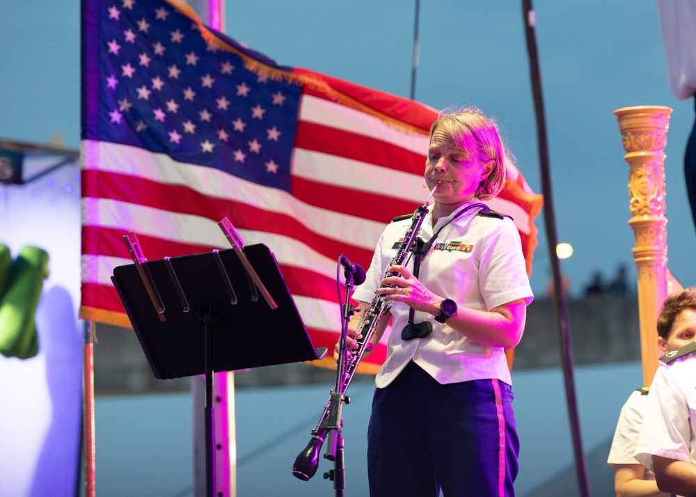 The U.S. Army Band and Chorus perform Fourth of July concert in Philadelphia