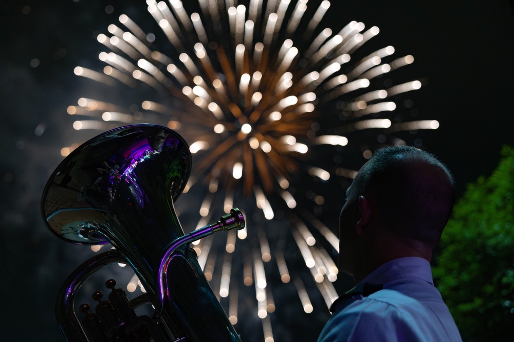 The U.S. Army Band and Chorus perform Fourth of July concert in Philadelphia