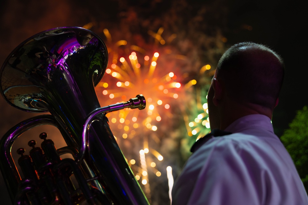 The U.S. Army Band and Chorus perform Fourth of July concert in Philadelphia