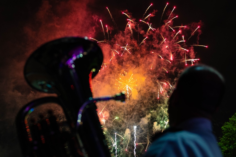 The U.S. Army Band and Chorus perform Fourth of July concert in Philadelphia