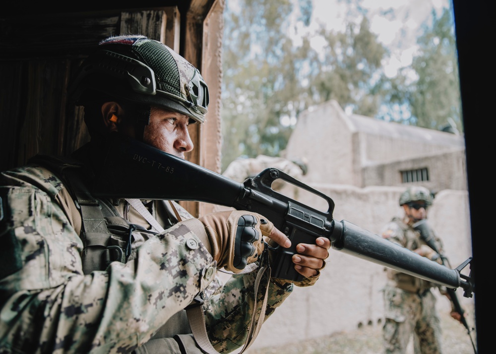 Street to Street: US, Ecuador Marines complete Infantry Immersion Trainer