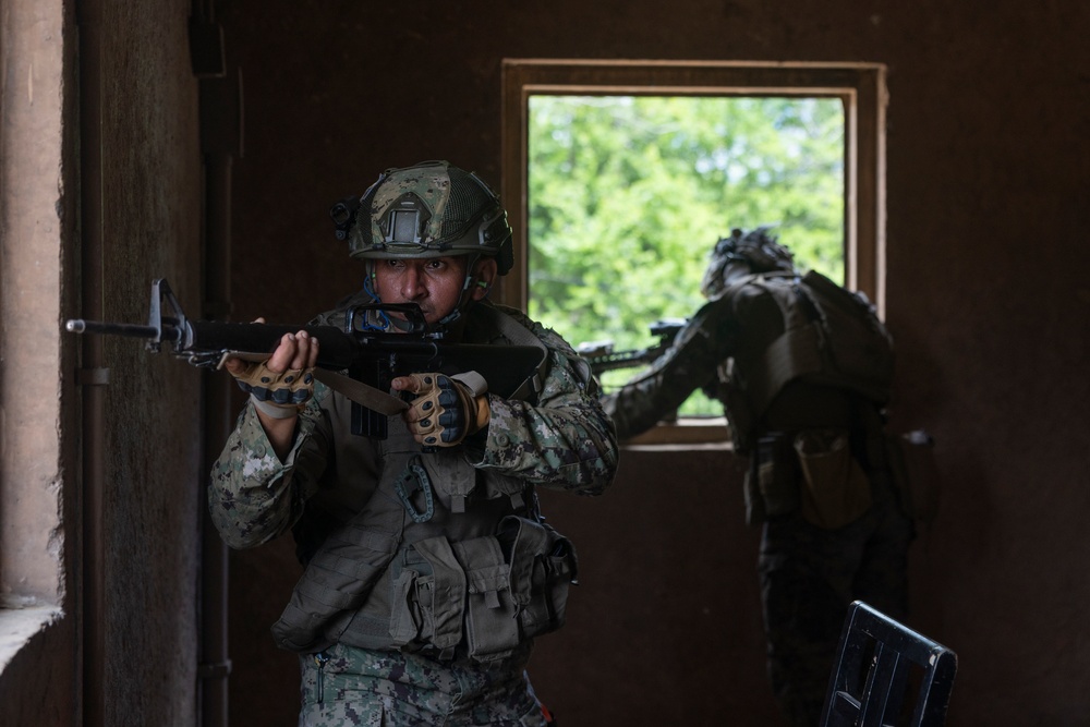 US Marines, Ecuadorian partners simulate urban operations during RIMPAC 2024