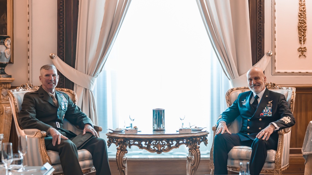 Commandant, Gen. Smith, meets with Chief of Italian Defense and Army