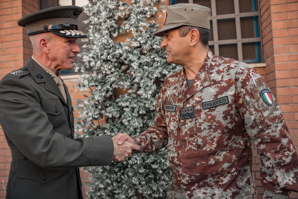 Commandant, Gen. Smith, meets with Comando Operativo di Vertice Interforze