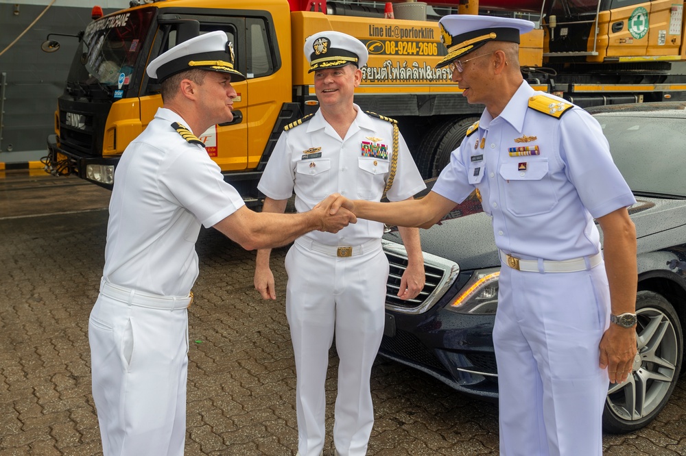 USS Blue Ridge Hosts Commander of Royal Thai Navy