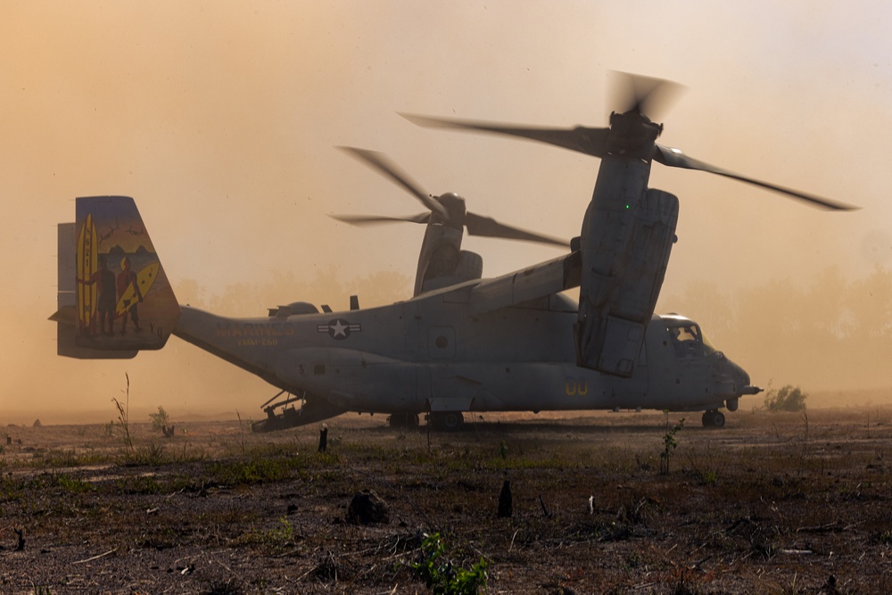 MRF-D 24.3: Marines rehearse loading, offloading from MV-22B Ospreys