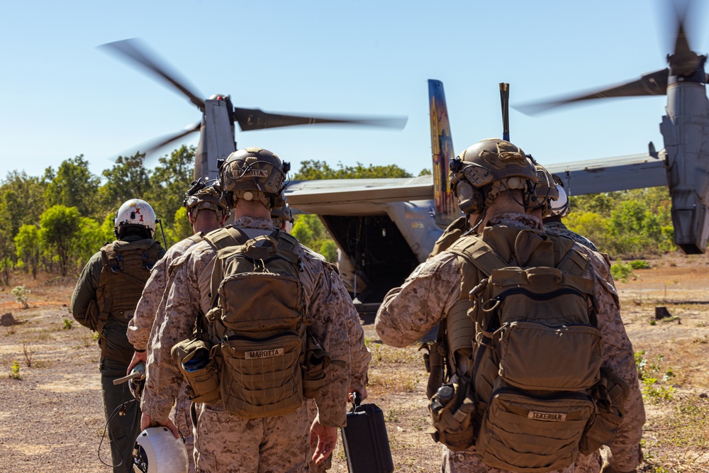 MRF-D 24.3: Marines rehearse loading, offloading from MV-22B Ospreys