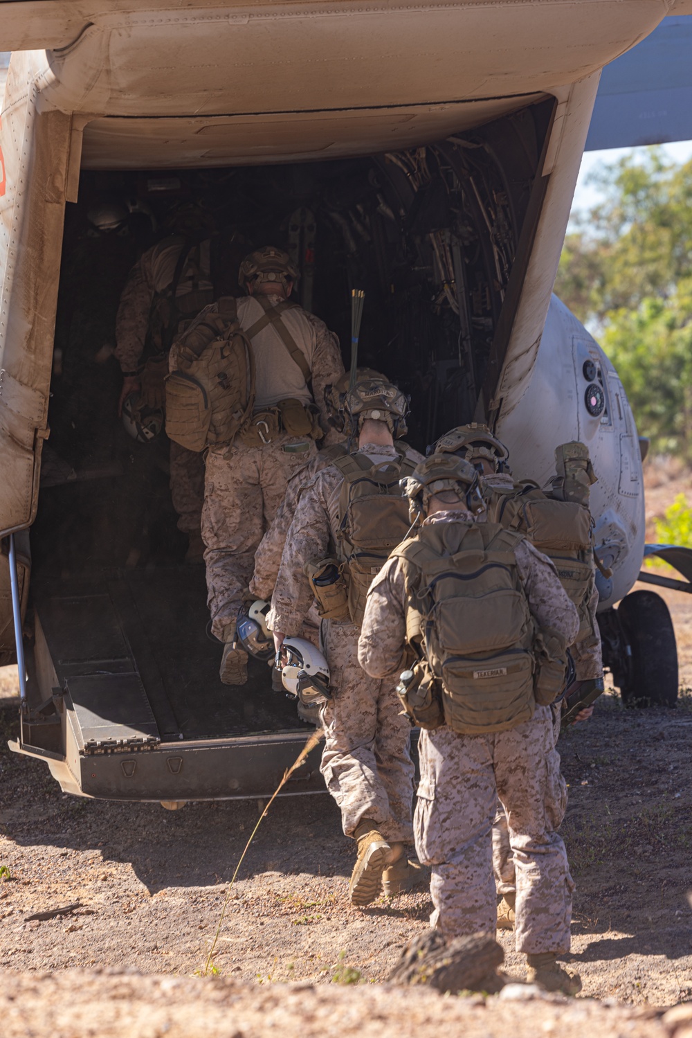 MRF-D 24.3: Marines rehearse loading, offloading from MV-22B Ospreys