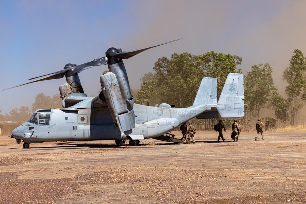 MRF-D 24.3: Marines rehearse loading, offloading from MV-22B Ospreys