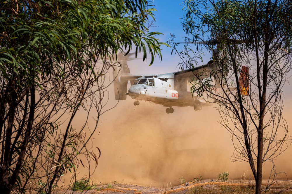 MRF-D 24.3: Marines rehearse loading, offloading from MV-22B Ospreys