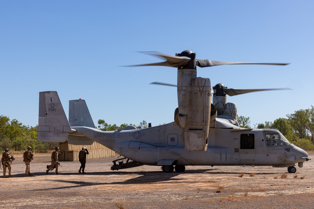 MRF-D 24.3: Marines rehearse loading, offloading from MV-22B Ospreys