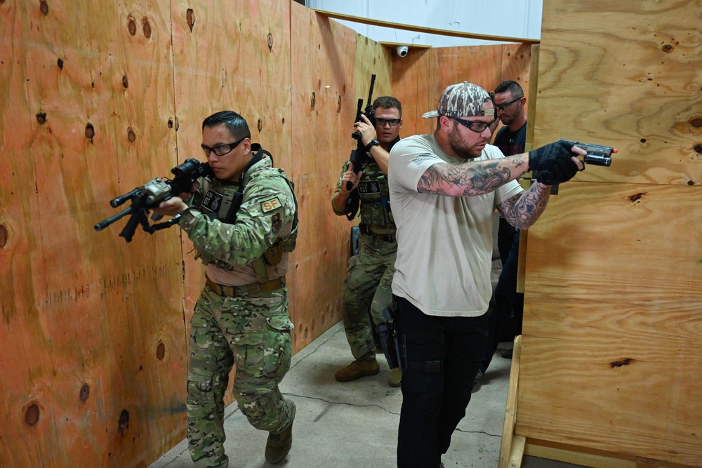 97th SFS receives SWAT training alongside Altus PD