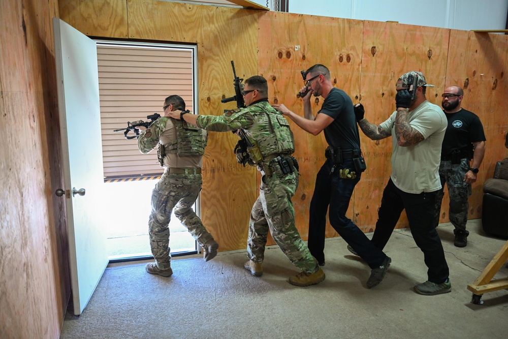 97th SFS receives SWAT training alongside Altus PD