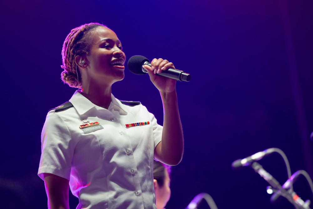 The U.S. Army Band and Chorus perform Fourth of July concert in Philadelphia