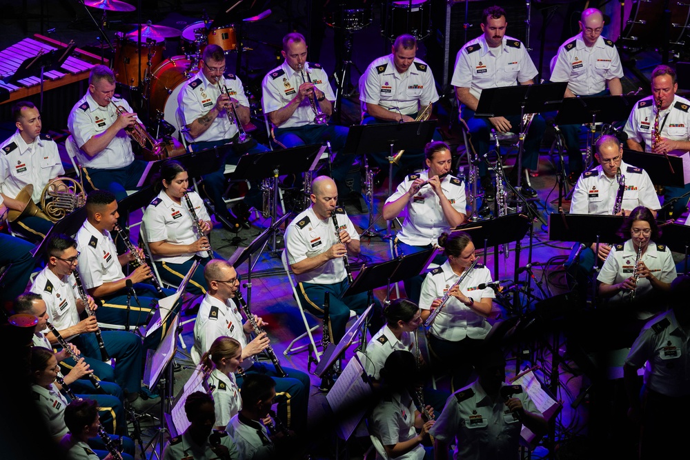 The U.S. Army Band and Chorus perform Fourth of July concert in Philadelphia