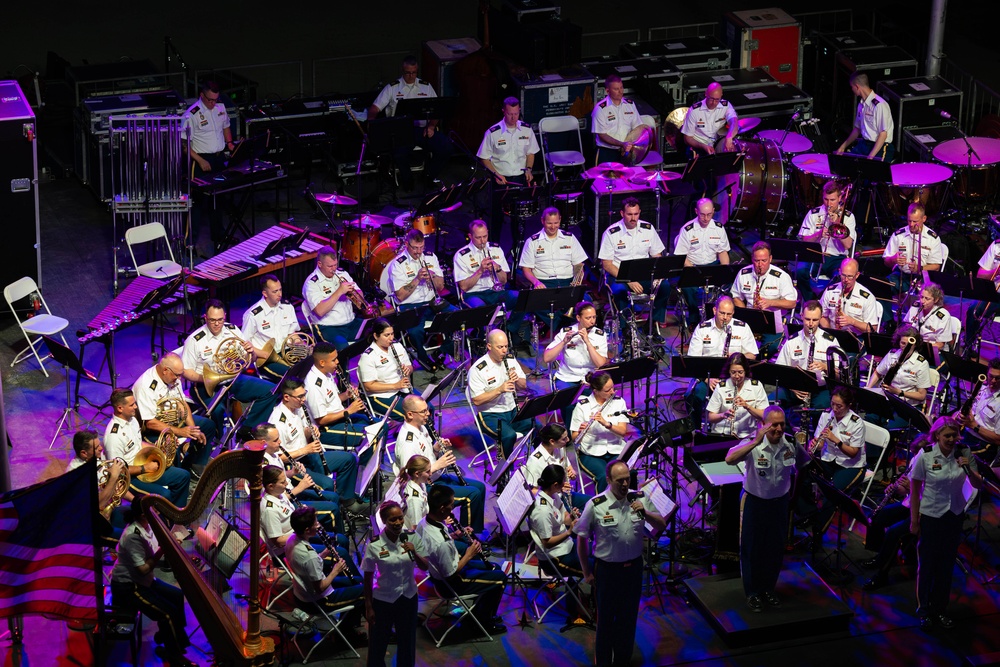 The U.S. Army Band and Chorus perform Fourth of July concert in Philadelphia