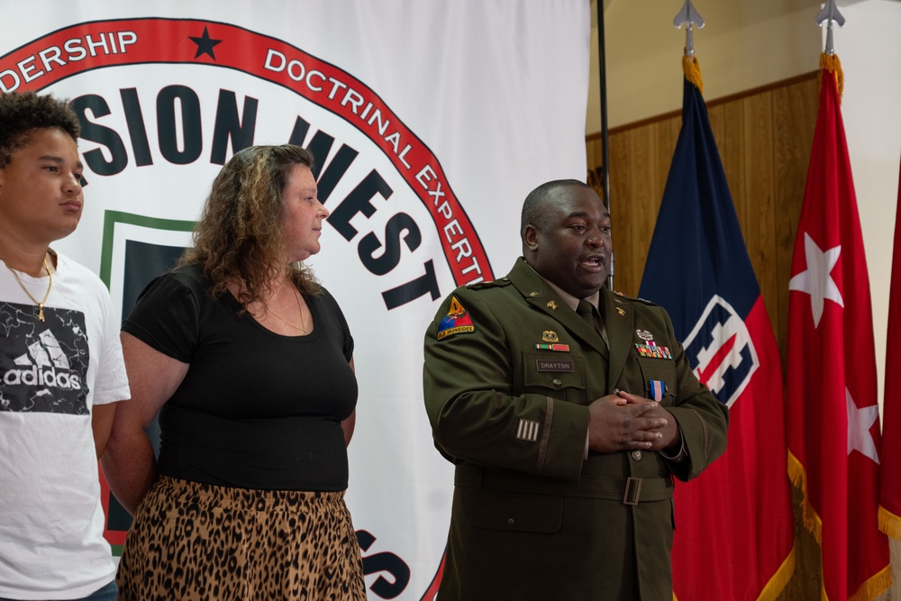 “Bravery Beyond Duty”: U.S Army Reserve Soldier Thwarts Armed Robber