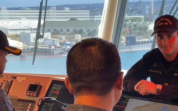 Royal Brunei Navy sailors from vessel KOB DRAUSSALAM visit HMCS Max Bernays