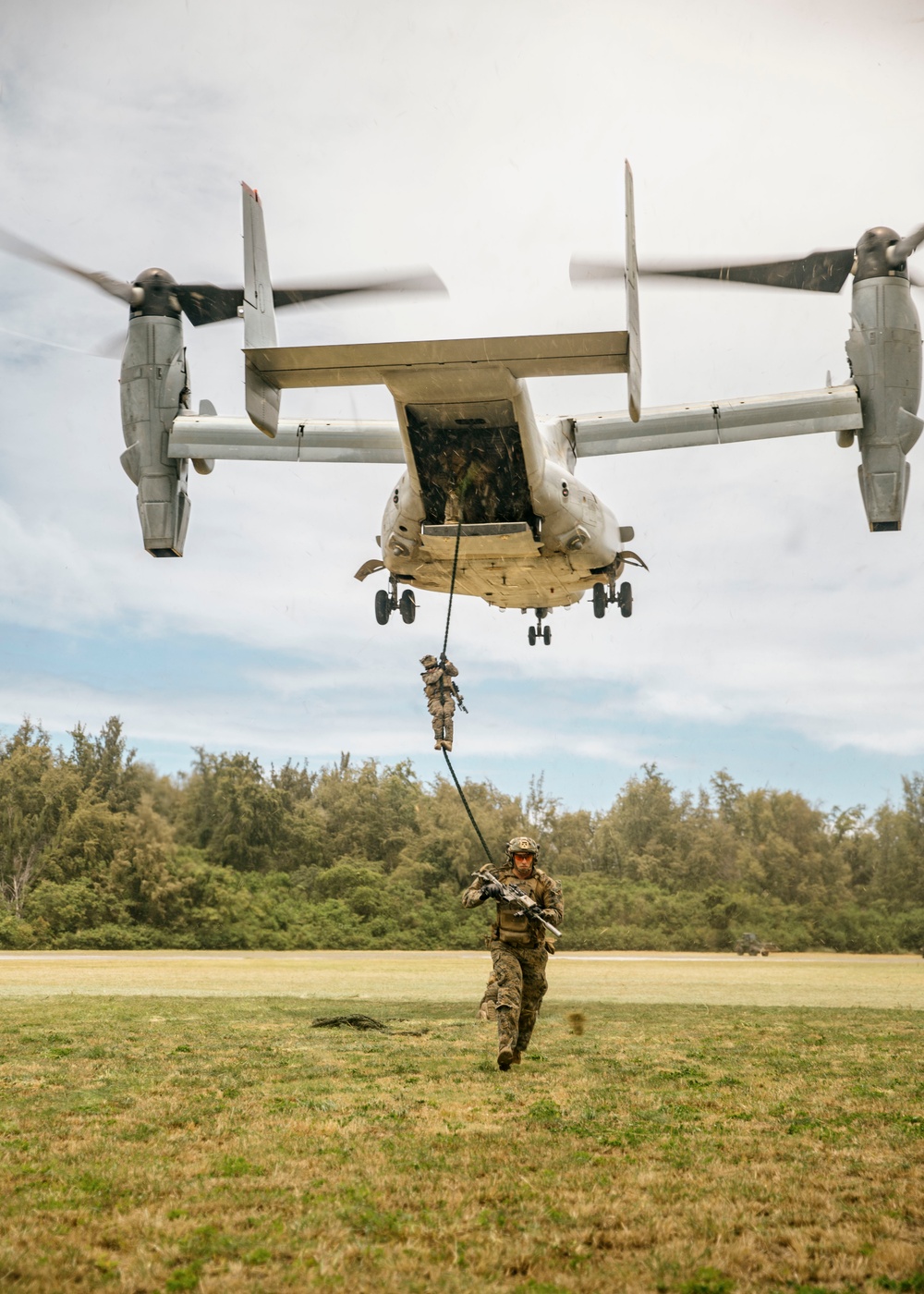 15th MEU and VMM-363 Marines conduct a fast-rope demonstration for partner nations