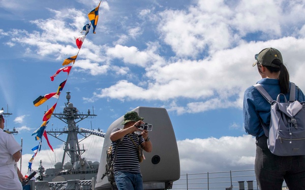 International Media Visits USS Princeton (CG 59)