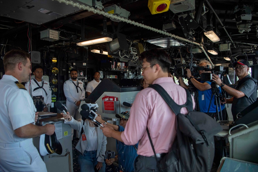 International Media Visits USS Princeton (CG 59)