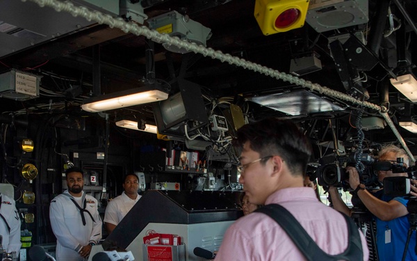 International Media Visits USS Princeton (CG 59)