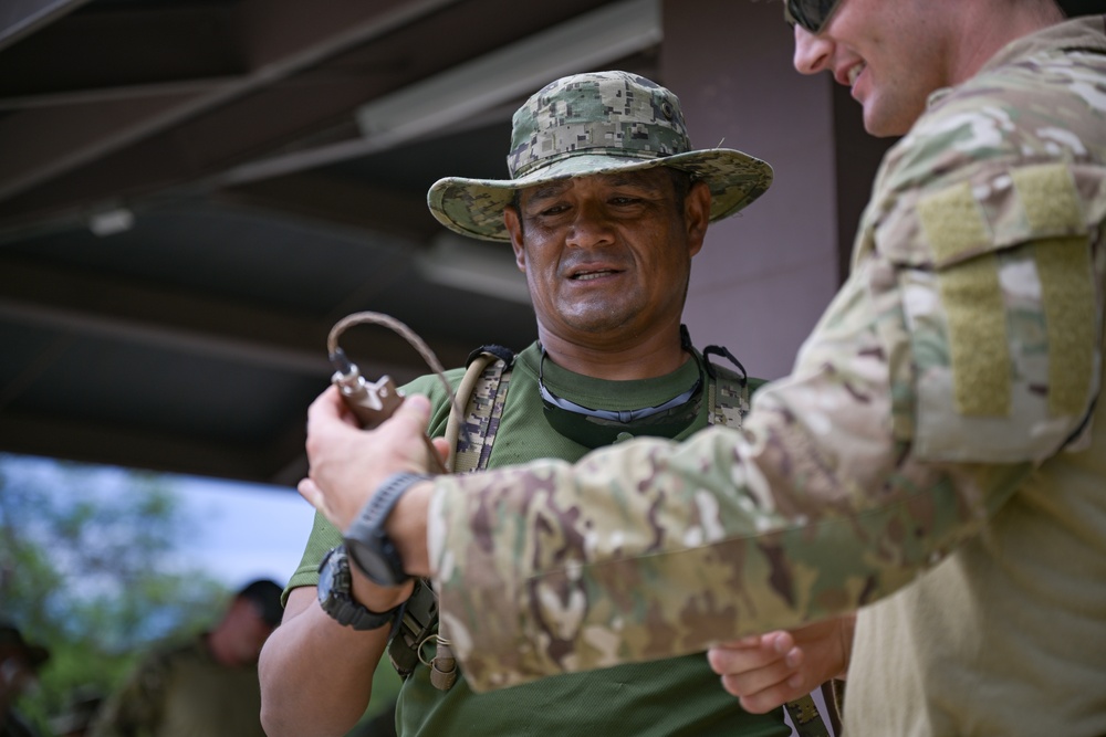 EOD Technicians Share Capabilities