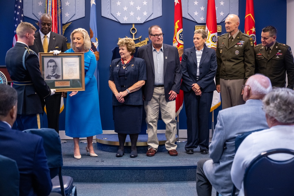 Secretary Austin hosts Hall of Heroes Induction Ceremony