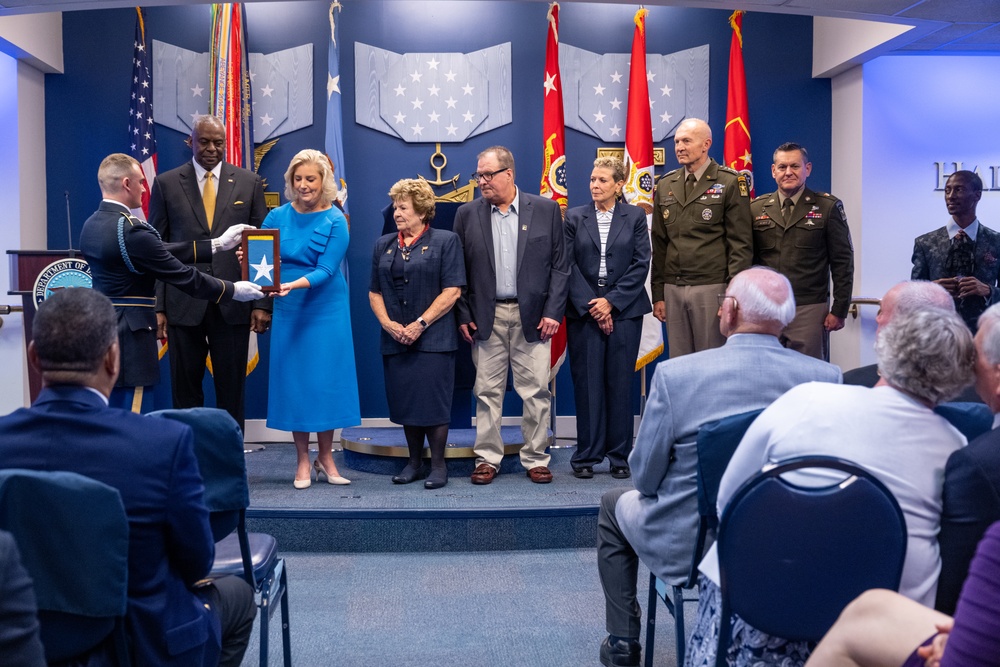 Secretary Austin hosts Hall of Heroes Induction Ceremony