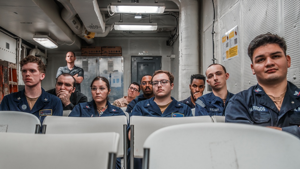 George Washington Sailors attend space control training