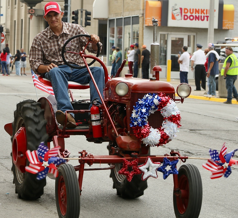 Blue Island Celebrates Independence Day With Illinois Army National Guard