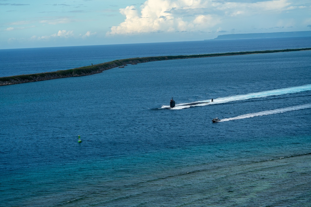 USS Jefferson City (SSN 759) transits Apra Harbor